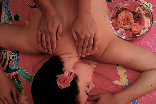 Olvidando la rutina y la monotonía con masaje erótico